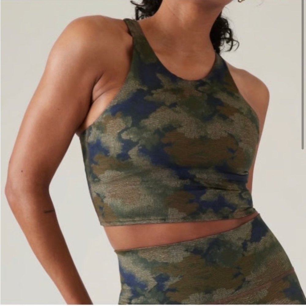 Athleta Conscious Crop Bra in the Topiary Abstract Camo Olive‎ print Size S